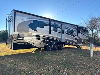 2023 FOREST RIVER RIVERSTONE LEGACY 5TH WHEEL FOR SALE